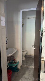 Nabízíme přenechání obchodního prostoru na velmi dobré lokal