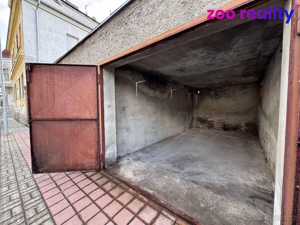 Nabízíme k prodeji garáž která je dobře přístupná z ulice. G