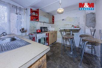 Nabízíme k prodeji samostatně stojící chalupu v klidné části