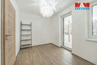 Nabízíme k prodeji rodinný dům o dispozici 5+kk se 2 koupeln