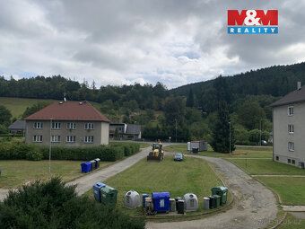 Nabízíme k prodeji prostorný byt 3+1, který se nachází v kli