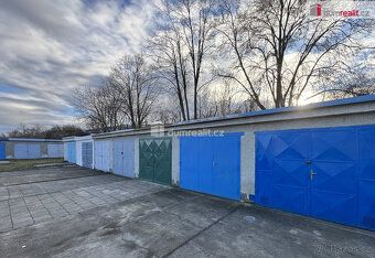 , Nabízíme k prodeji řadovou garáž na ulici Šumická v Uhersk
