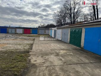 , Nabízíme k prodeji řadovou garáž na ulici Šumická v Uhersk