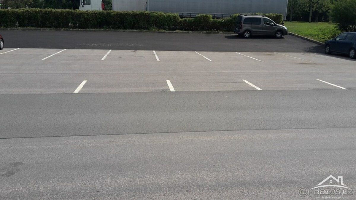 Nabízíme k pronájmu parkovací plochu o rozměrech 800 m2 ve v