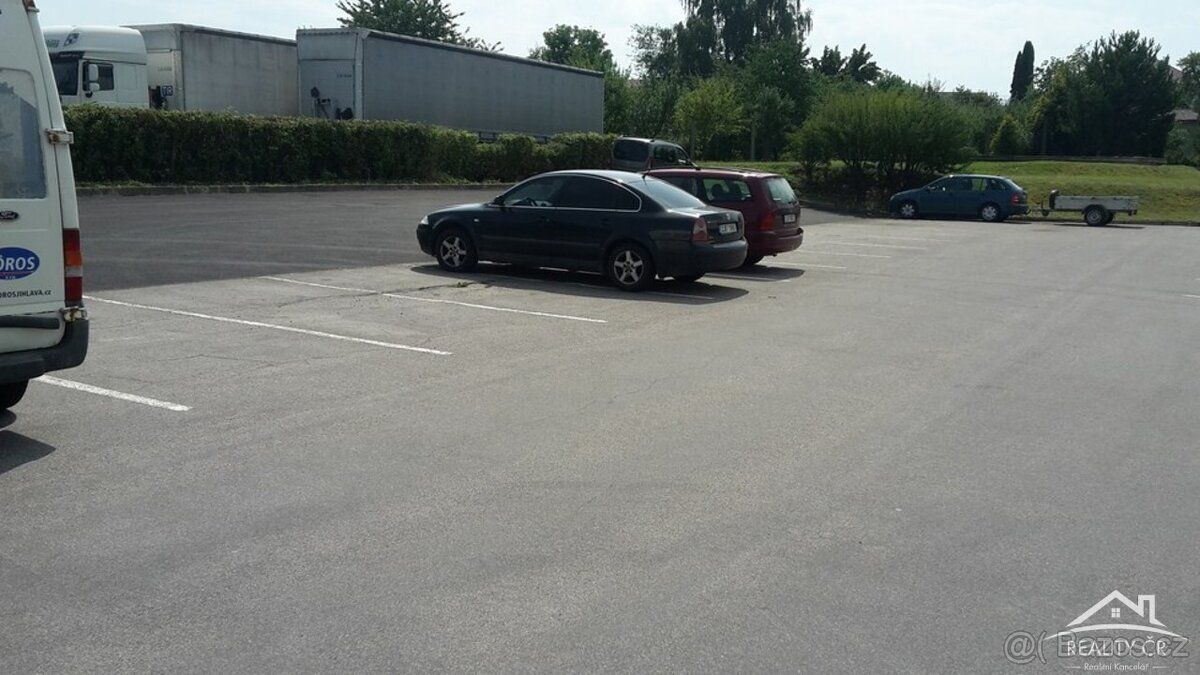 Nabízíme k pronájmu parkovací plochu o rozměrech 800 m2 ve v