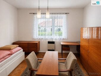 , Nabízíme Vám ke koupi menší rodinný domek s garáží a zahra