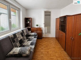 , Nabízíme Vám ke koupi menší rodinný domek s garáží a zahra