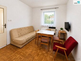 , Nabízíme Vám ke koupi menší rodinný domek s garáží a zahra