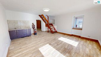 , Nabízíme k prodeji samostatně stojící rodinný dům o dispoz
