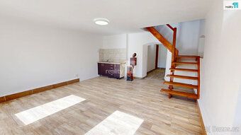 , Nabízíme k prodeji samostatně stojící rodinný dům o dispoz