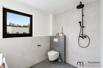 Ve výhradním zastoupení vám nabízím k prodeji moderní řadový