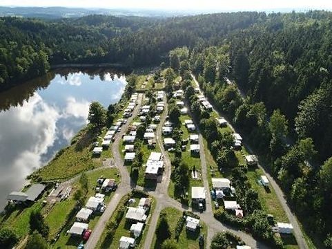 Nabízíme k pronájmu (pacht) zavedenou restauraci v přírodním