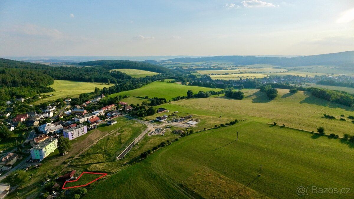 Nabízíme k prodeji mírně svažitý pozemek s ideální jihozápad