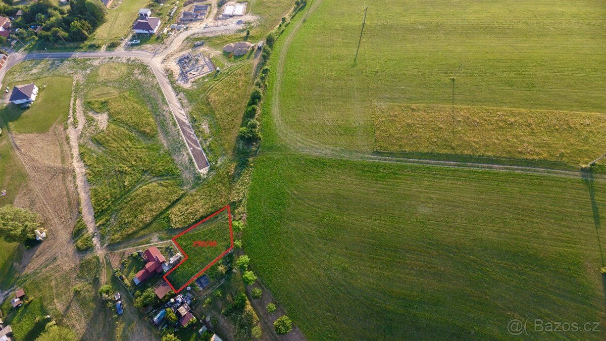 Nabízíme k prodeji mírně svažitý pozemek s ideální jihozápad