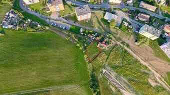 Nabízíme k prodeji mírně svažitý pozemek s ideální jihozápad