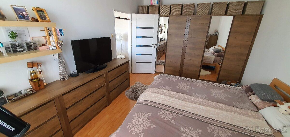 Nabízím k prodeji prostorný, cihlový byt 3+1. Byt je v osobn