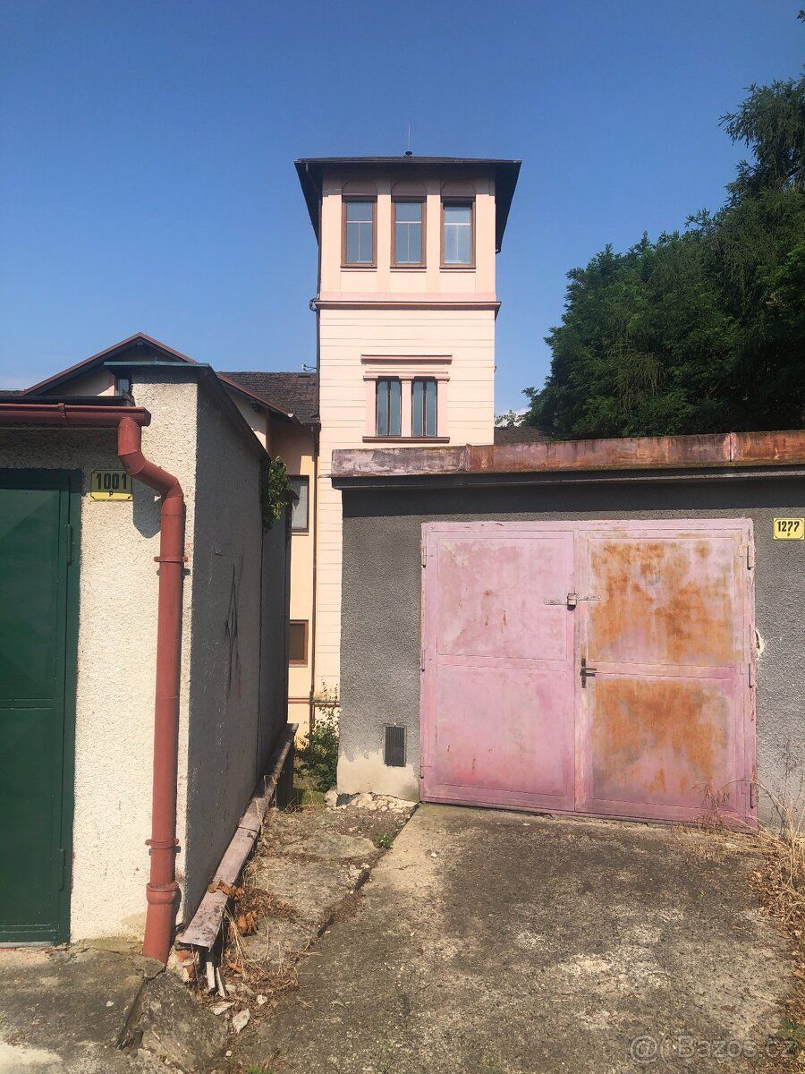 Dobrý den, nabízím k dlouhodobému pronájmu garáž o velikosti