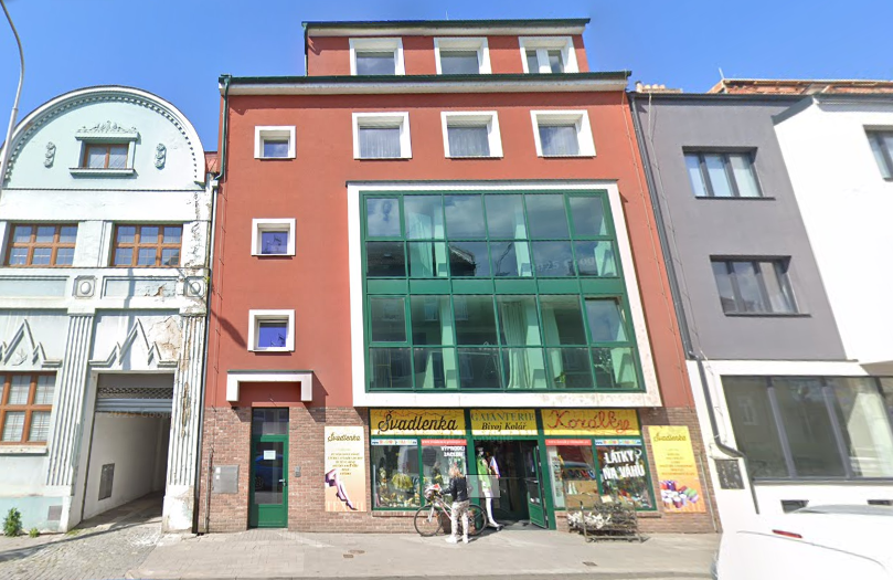 Pronajmu na ulici Újezd v 1.patře 200m2 prodejní plochy. Okn