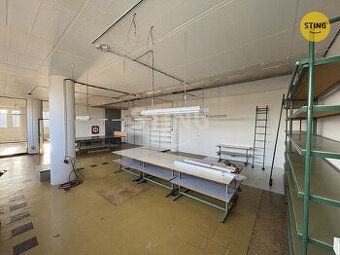 Pronajmu na ulici Újezd v 1.patře 200m2 prodejní plochy. Okn