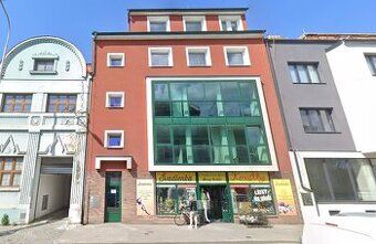 Pronajmu na ulici Újezd v 1.patře 200m2 prodejní plochy. Okn
