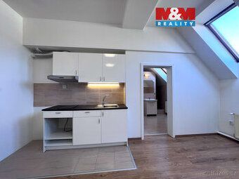 Pronajmu na ulici Újezd v 1.patře 200m2 prodejní plochy. Okn