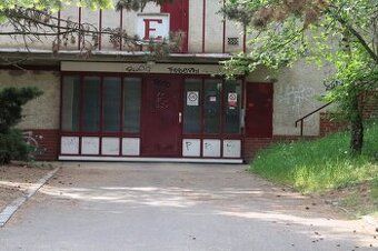 Nabízím k prodeji samostatnou garáž o výměře 18 m², která je