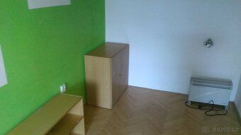 od 1.9.pro2 osoby za 10700-11000 Kč samostatný neprůchozí po