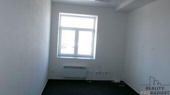 V zastoupení majitele Vám nabízíme pronájem kancelářského ce