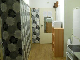 od 1.9.pronajmu pokoj za 10600-11000 Kč Pokoje jsou samostat