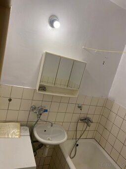 od 1.9.pronajmu pokoj za 10600-11000 Kč Pokoje jsou samostat