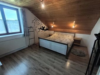Nabízíme k pronájmu kompletně zařízený rodinný dům v klidné 