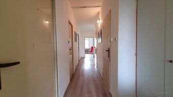 Nabízíme k pronájmu byt 3+1 o velikosti 80 m2 v obci Hoštálk