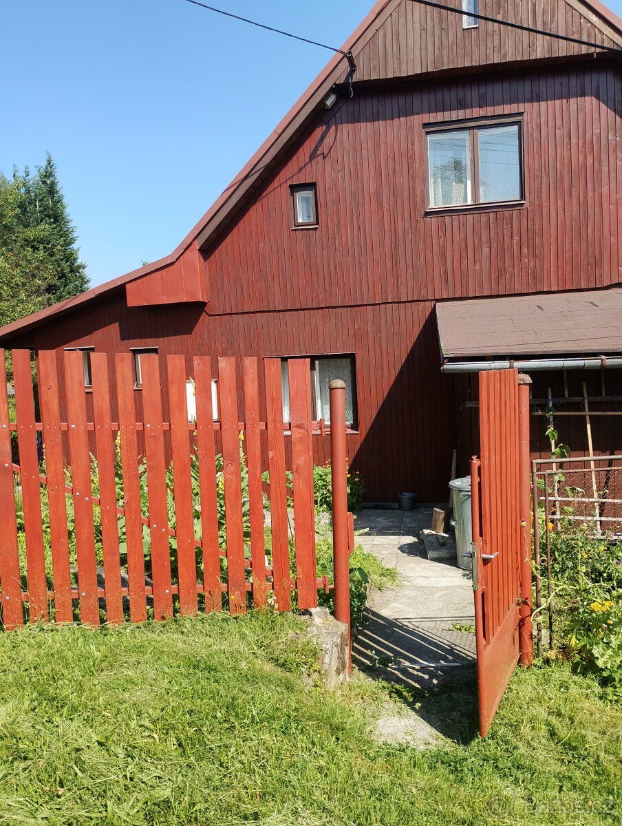 Nabízím k pronájmu skromně zavedenou chalupu ,lokalita Ostra