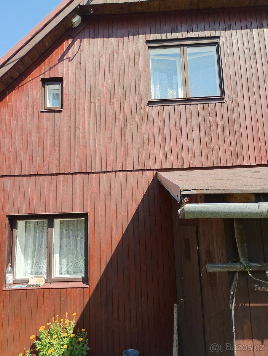 Nabízím k pronájmu skromně zavedenou chalupu ,lokalita Ostra