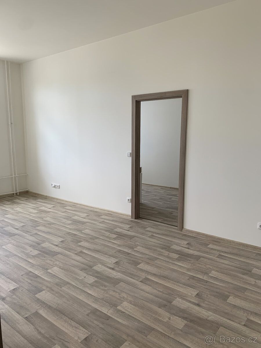 Nabízím k prodeji byt v OV, o velikosti 2+kk,nacházející se 