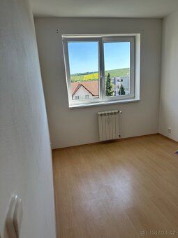 Nabízíme k pronájmu světlý a vzdušný byt 3+kk o velikosti 71