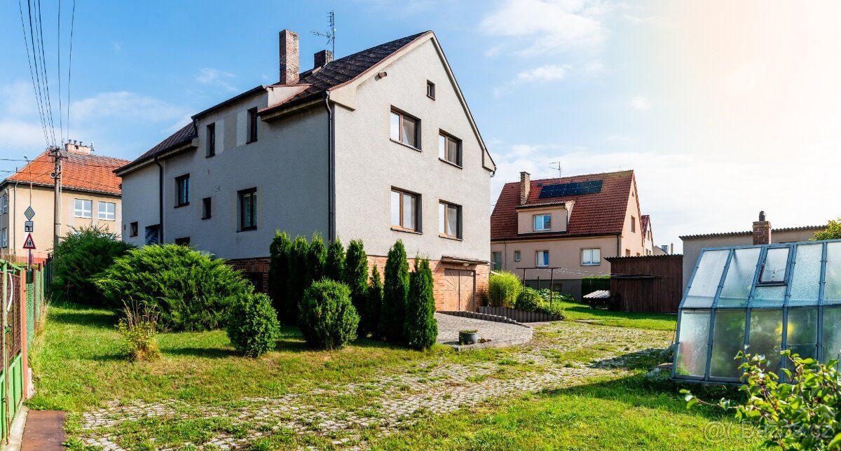 Nabízím k prodeji prostorný dvougenerační rodinný dům s velk