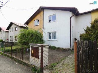 Nabízím k prodeji prostorný dvougenerační rodinný dům s velk