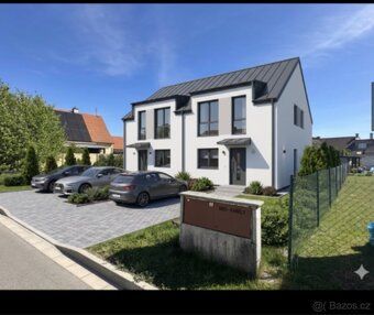 Nabízíme k prodeji stavební pozemek o rozloze 540 m². Pozeme