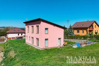 Nabízíme k prodeji dům o dispozici 4+kk s terasou 50m/2, zko