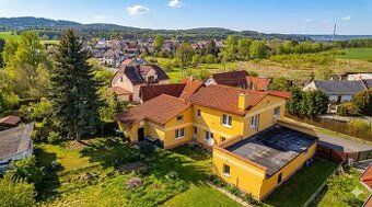 Nabízíme k prodeji dům o dispozici 4+kk s terasou 50m/2, zko