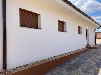 Nabízíme k prodeji dům o dispozici 4+kk s terasou 50m/2, zko