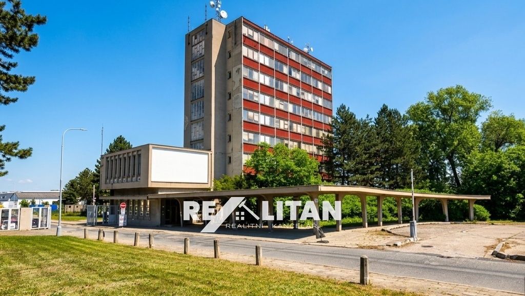 Nabízíme k prodeji osmipodlažní nemovitost v lokalitě Rousín
