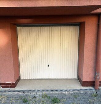 Pronajmu garáž o rozměrech 3×6m (18m2), případně 6x4 (24m2)v