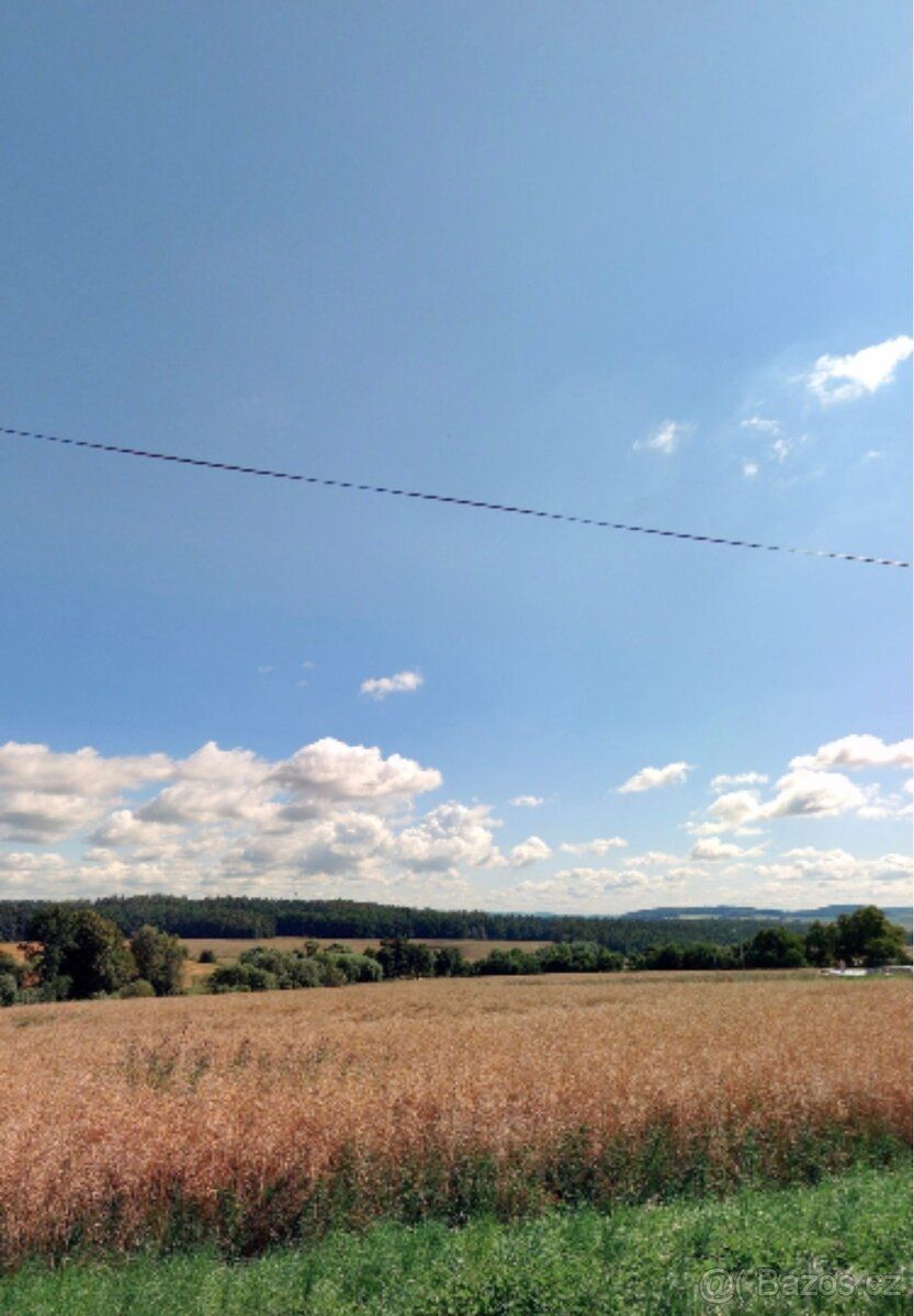 Prodám stavební pozemek 820m2 s vydaným stavebním povolením 