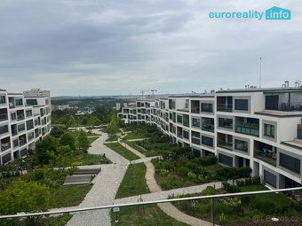 Pronájem nového bytu s balkónem a garážovým stáním v projekt