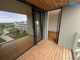 Pronájem nového bytu s balkónem a garážovým stáním v projekt