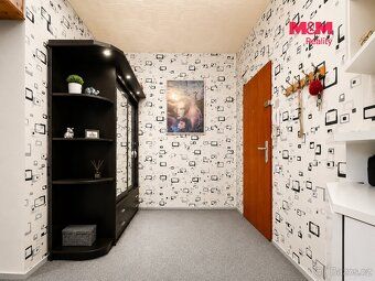 Nabízíme k prodeji světlý byt 2+1 o podlahové ploše 55 m² v 