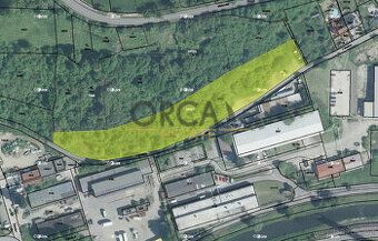 Výměra 1070m2, jižní svah, osluněný pozemek obklopeny lesy, 