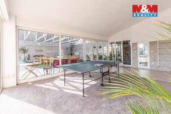 Nabízíme k prodeji luxusní prostornou vilu v klidné okrajové